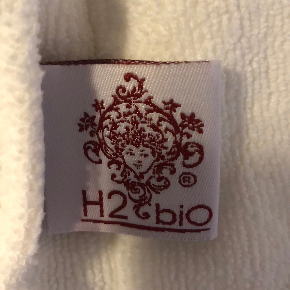 White Robe - Picture 2 of 3